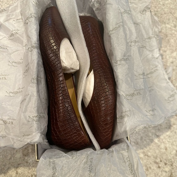 NIB Trotters Estee flats in brandy genuine croco leather. - Picture 7 of 7